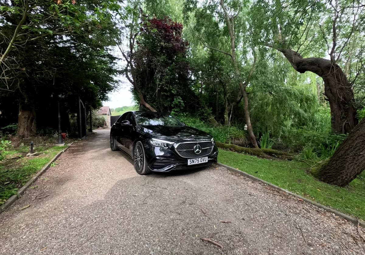 A black executive Mercedes-Benz E-Class saloon presented for Business Class chauffeur travel - view 9