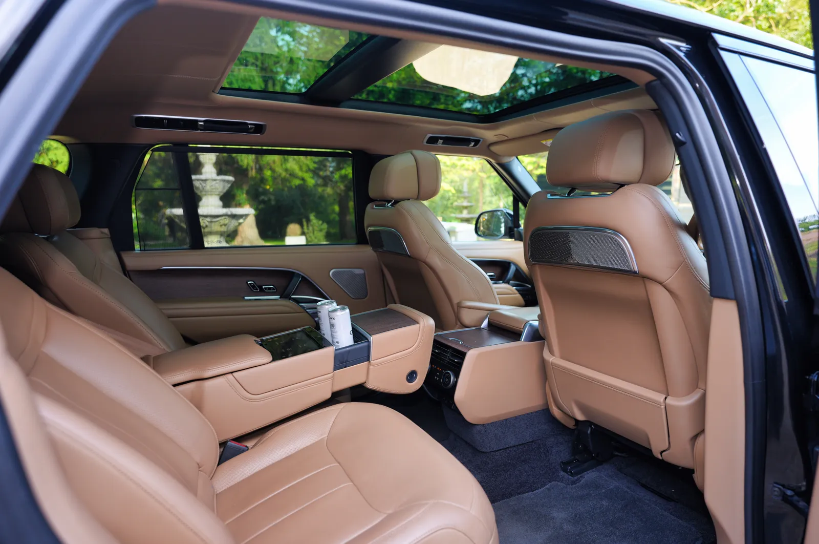 A black Range Rover in showroom condition - view 3