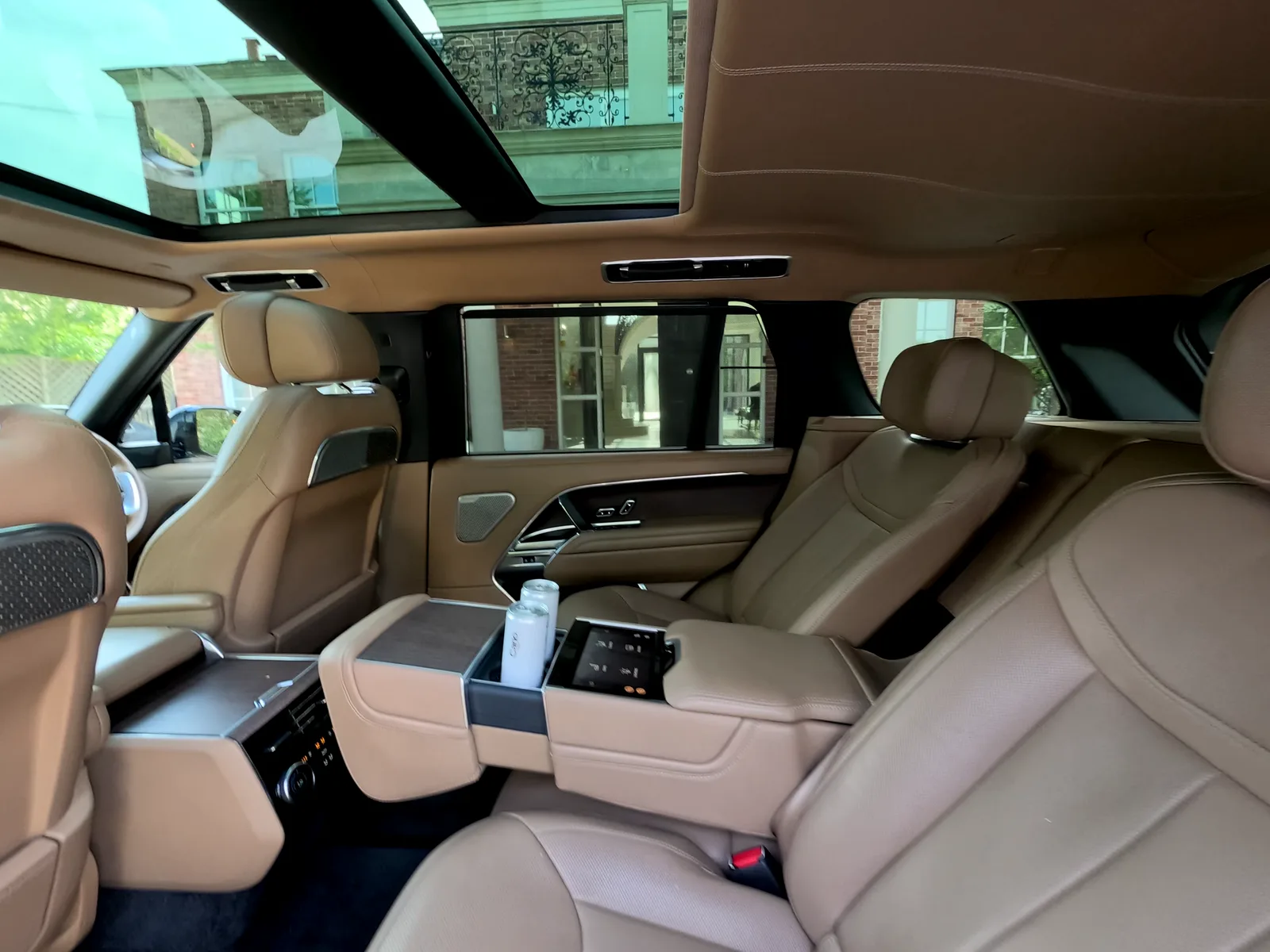 A black Range Rover in showroom condition - view 7