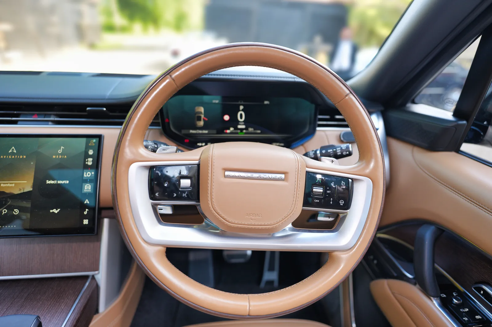 A black Range Rover in showroom condition - view 8
